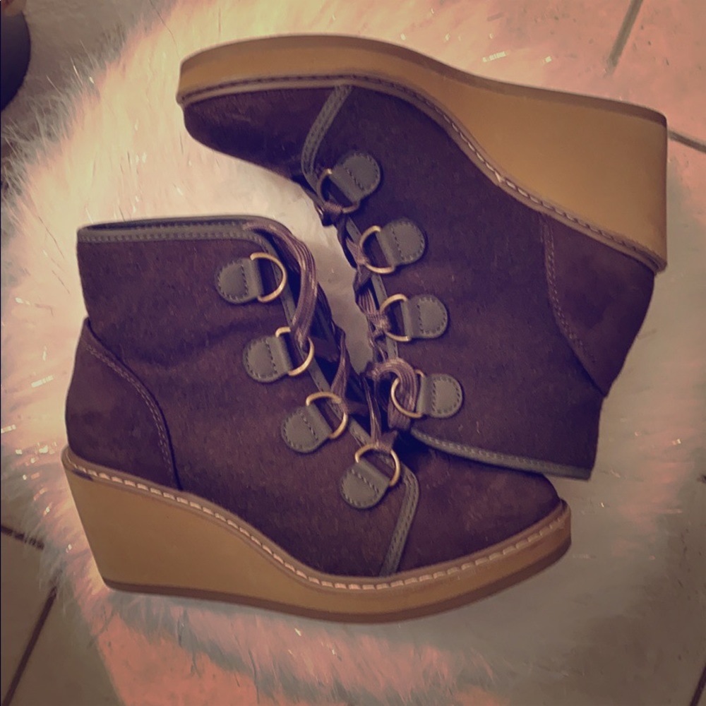 MERONA ARMY GREEN WOOL LACE UP BOOTIES